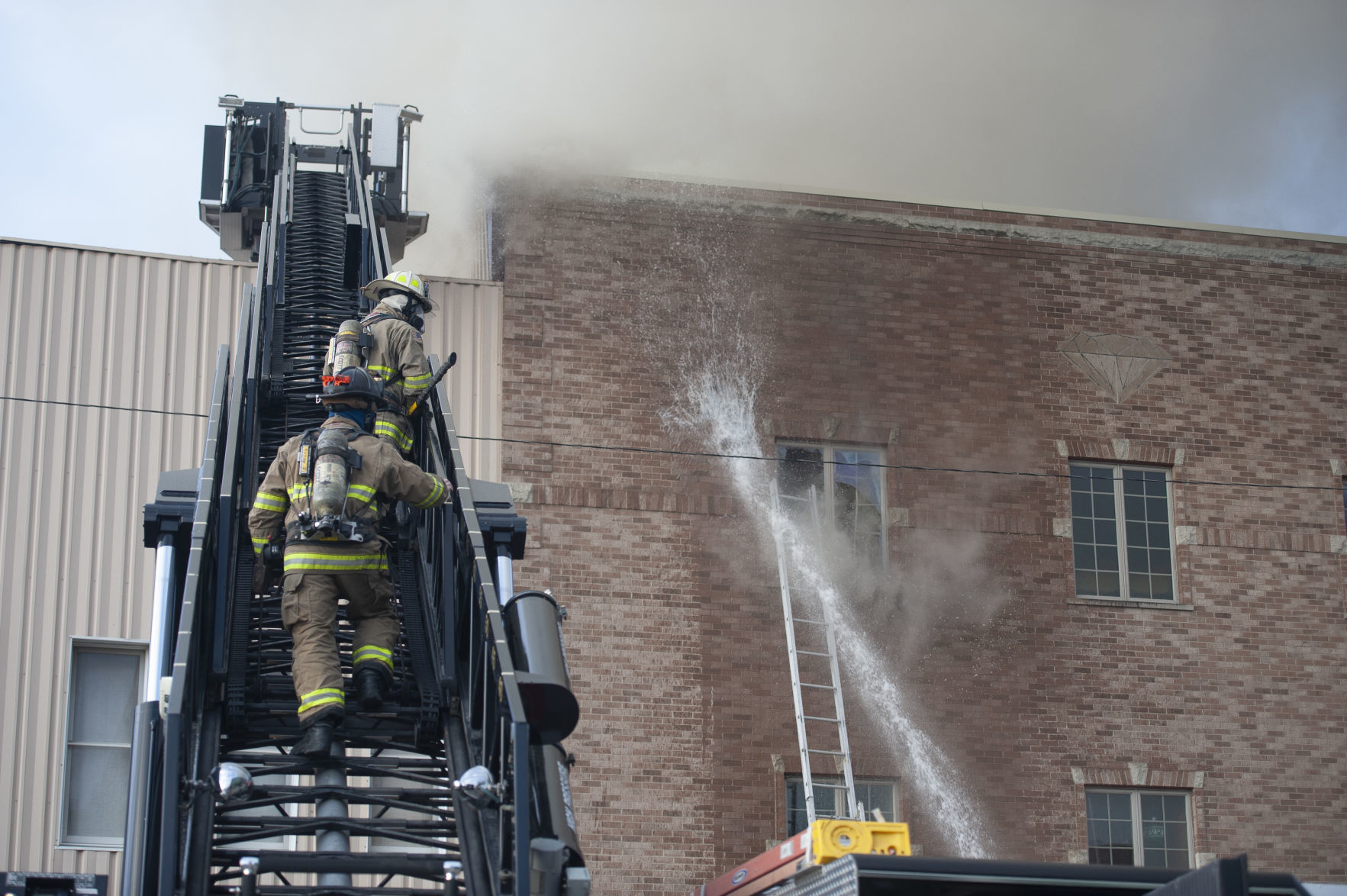 Shores Building Fire 11 (03/21/19)
